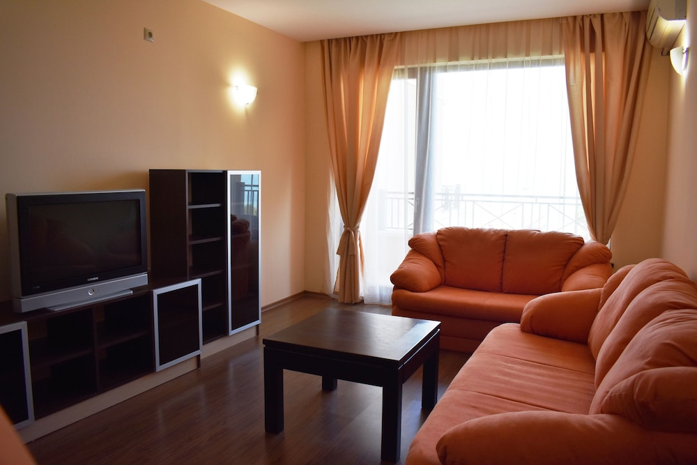 Holiday 1-Bed Sea View Apartment