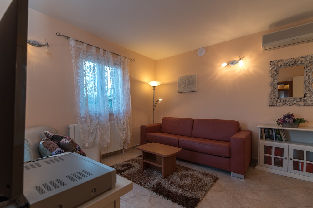Apartment, Garden View - Photo 1