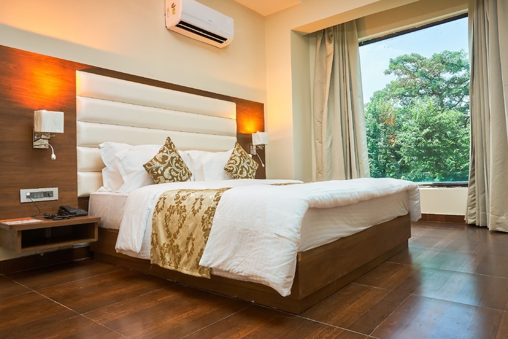 Executive Room, 1 King Bed, Non Smoking, Mountain View