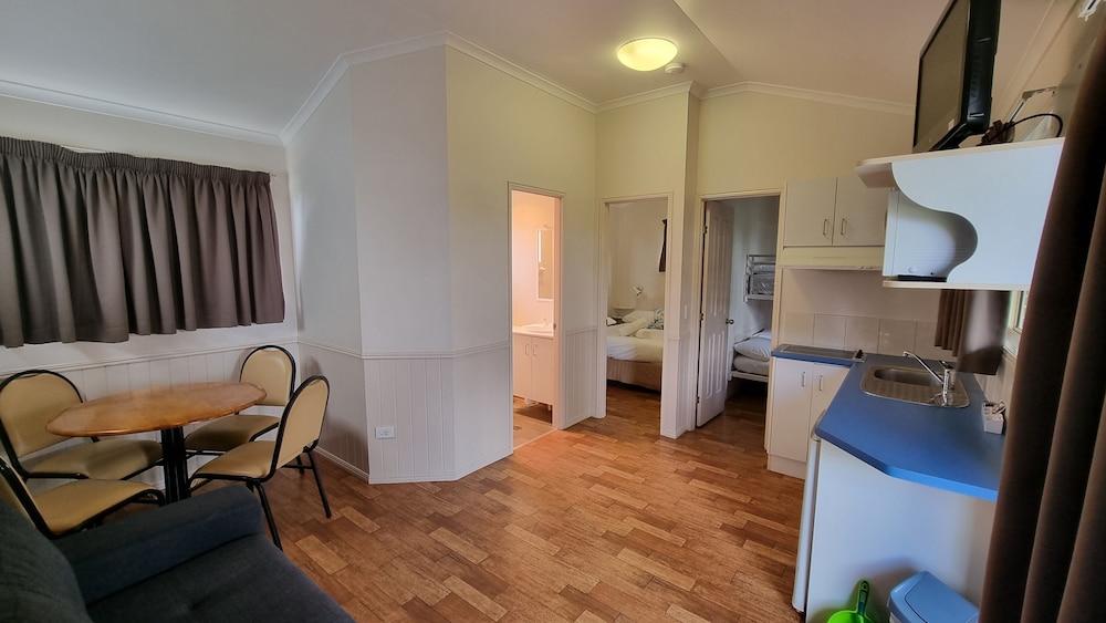 2 Bedroom Family Cabin - NOT Pet Friendly photo 2