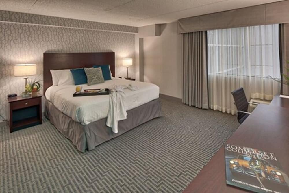 Deluxe Room, 1 King Bed - Photo 2