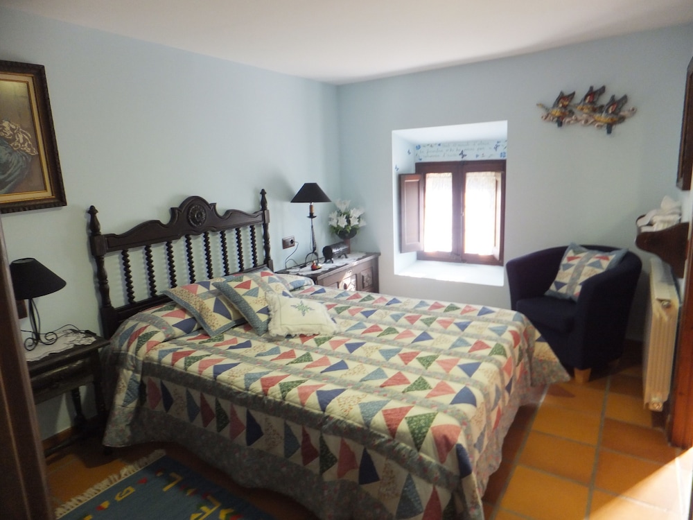 House, 5 Bedrooms photo 3