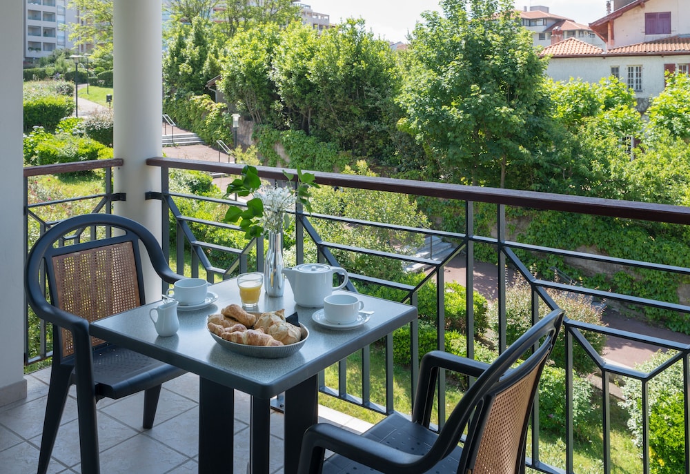Apartment, Garden View