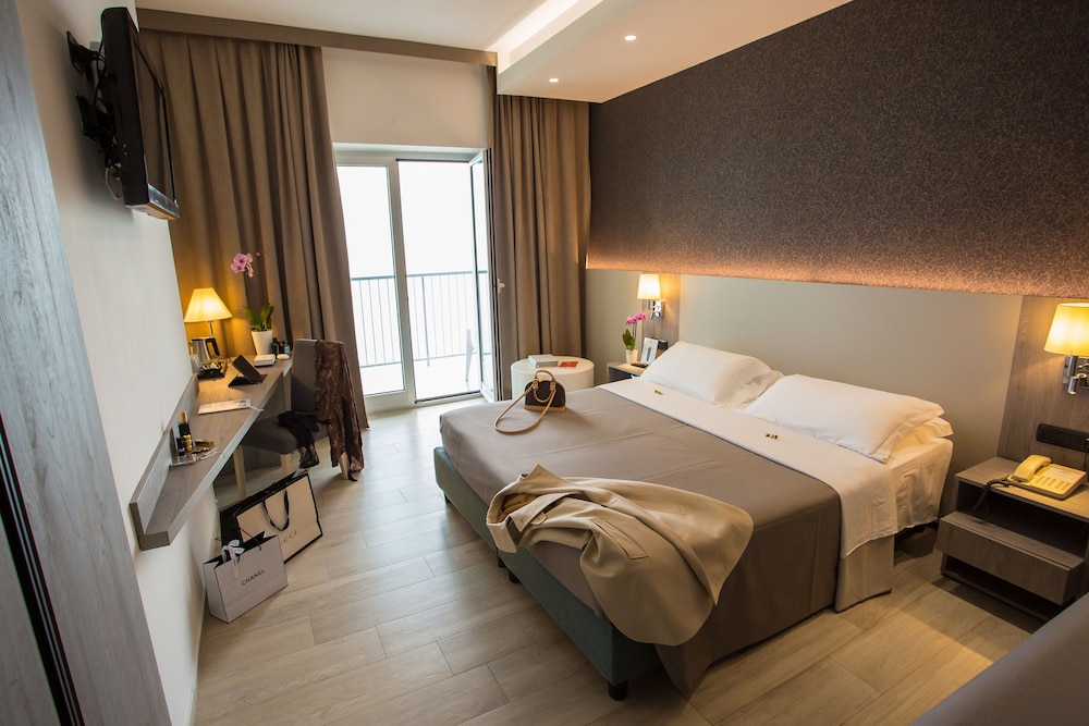Standard Triple Room, Balcony, Sea View