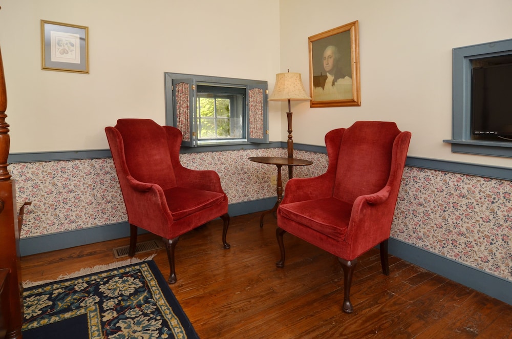 Deluxe Double Room, Private Bathroom (George Washington)