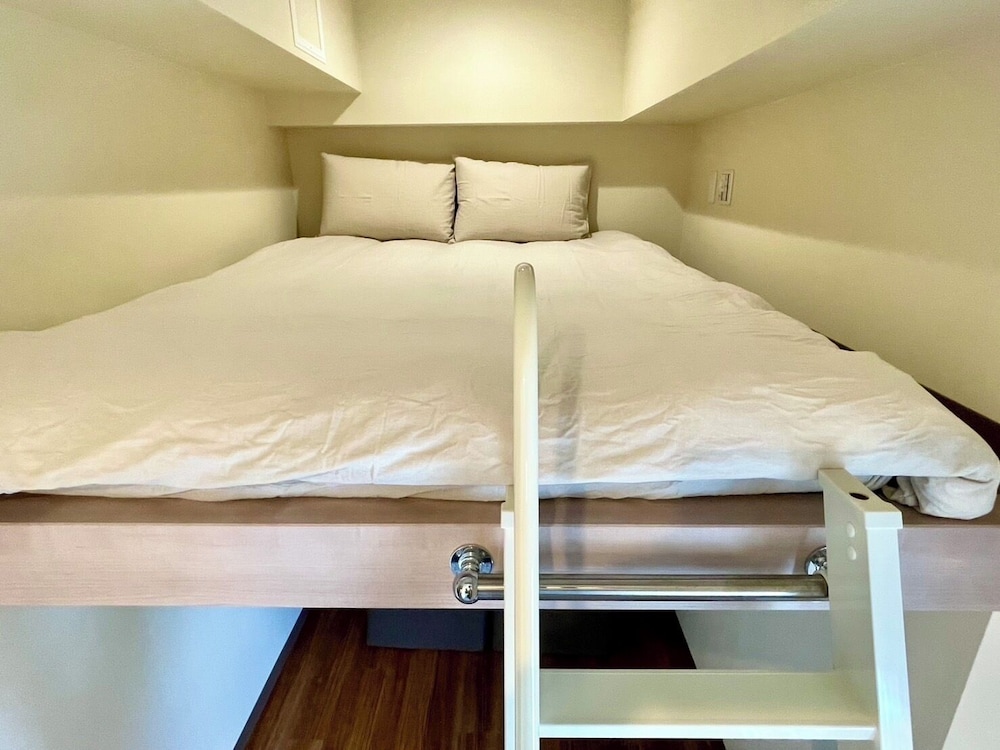 Family Triple Room, City View photo 3