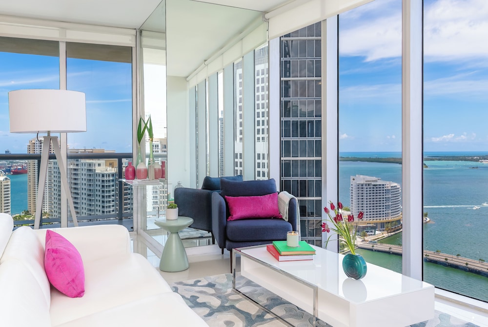 Luxury Apartment thumbnail 6