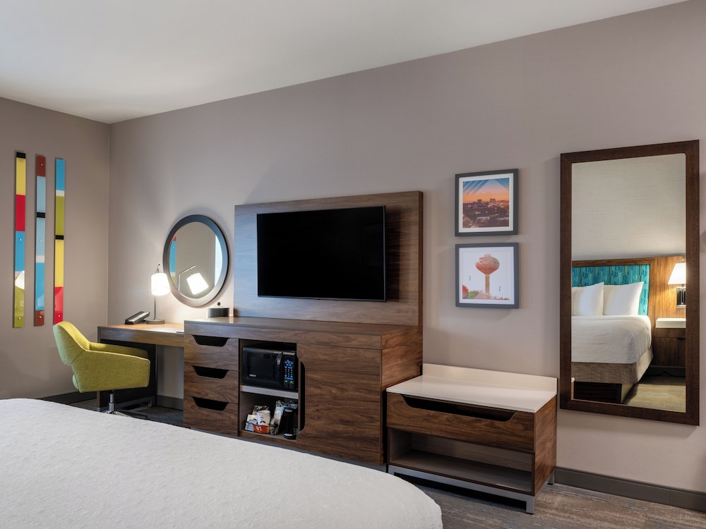 Room, 1 King Bed, Accessible, Non Smoking - Photo 3