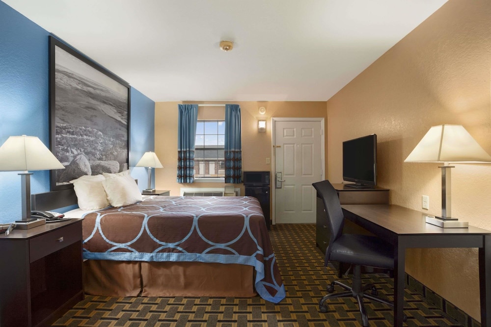 Room, 1 Queen Bed, Non Smoking - Photo 3