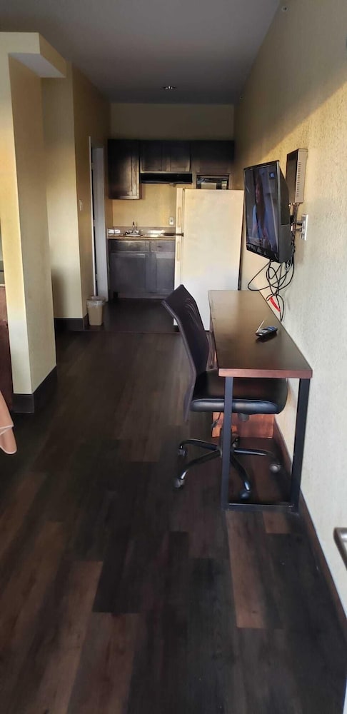 Family Suite, Multiple Beds, Non Smoking, Kitchenette photo 2