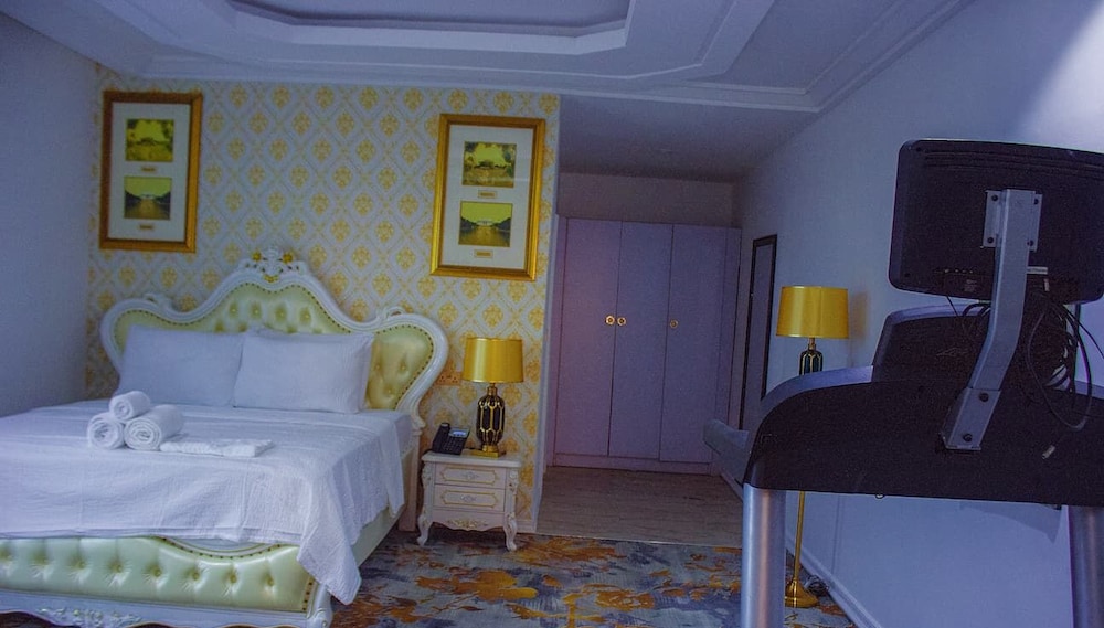 Luxury Suite, Balcony, City View