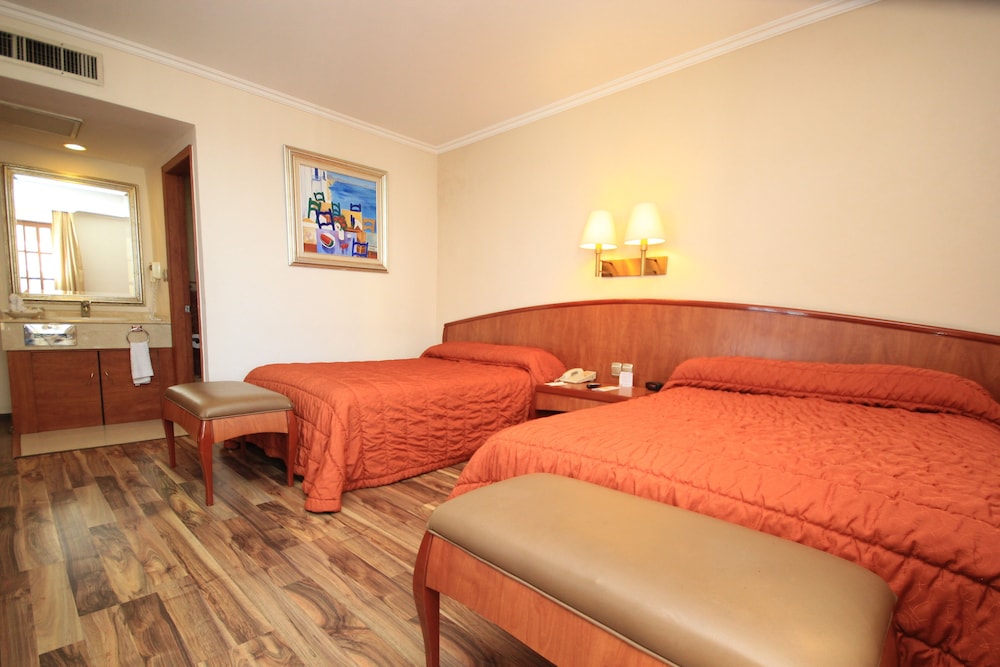 Standard Double Room - Photo 11