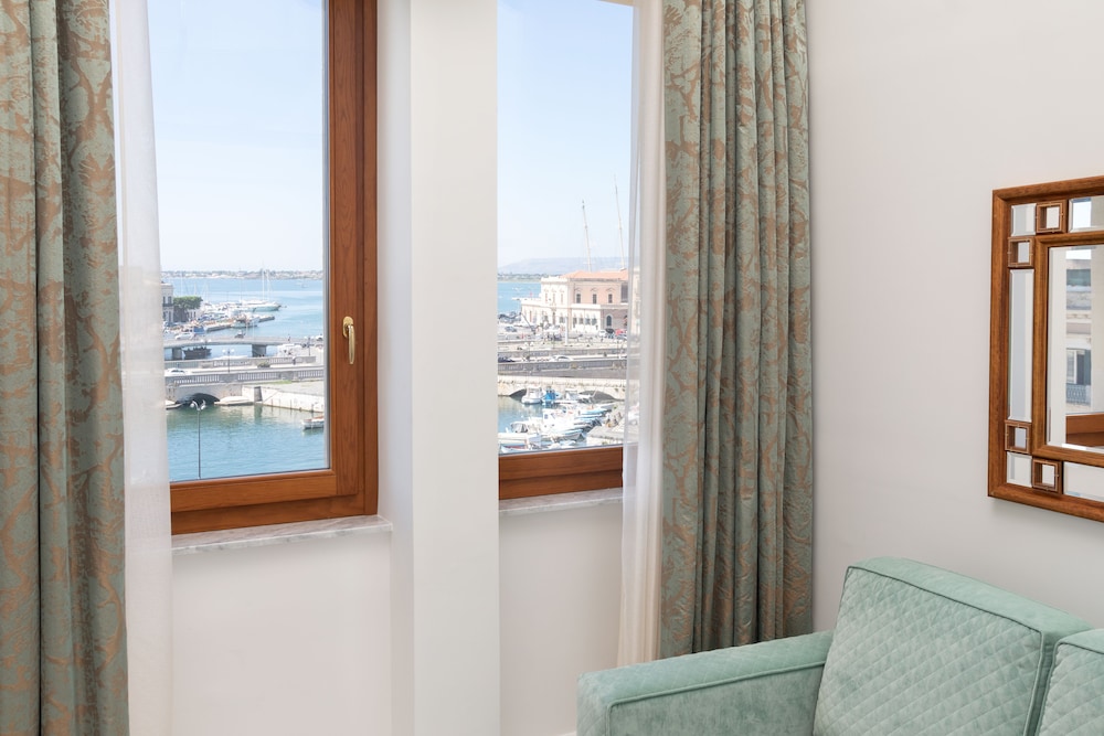 Suite, 1 King Bed, Sea View