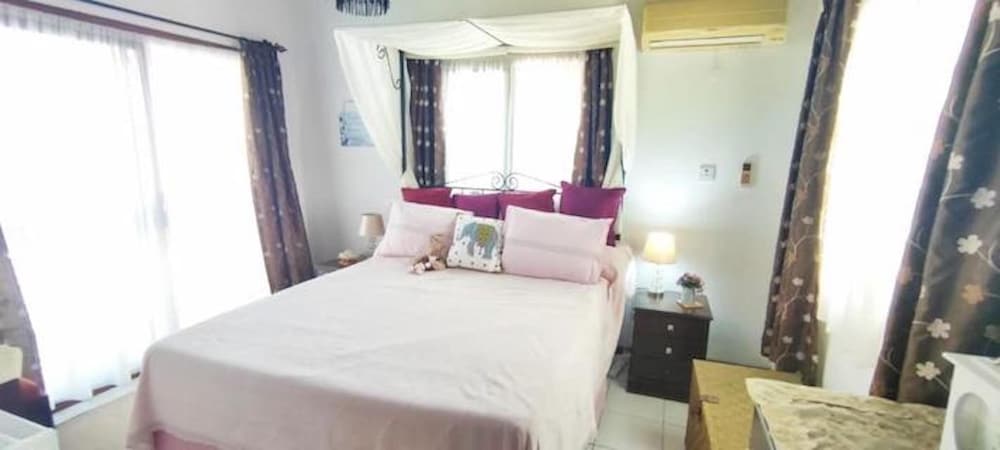 Villa photo 1