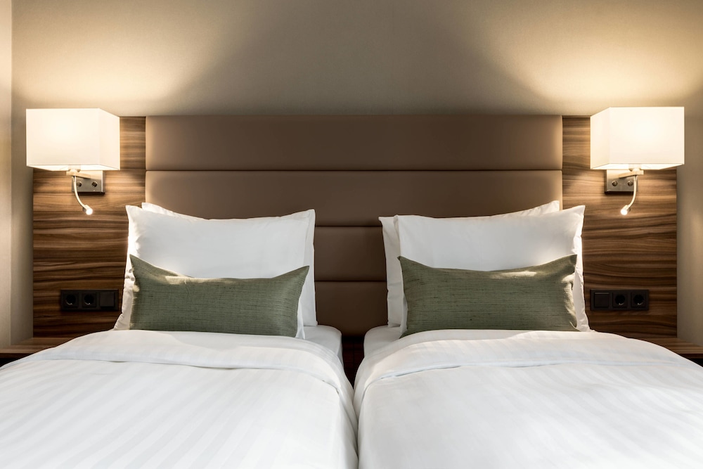 Superior Room, 2 Twin Beds, Non Smoking, City View photo 3