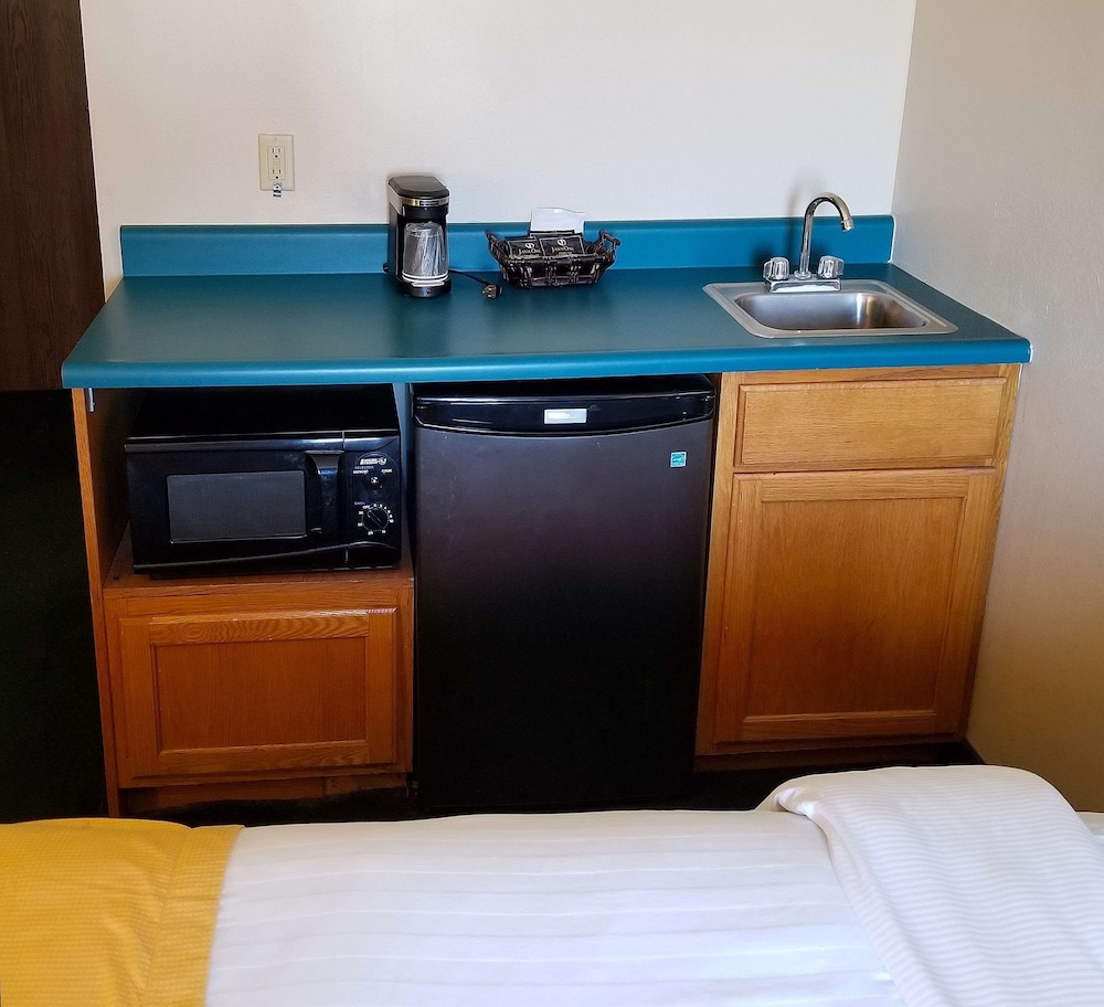 Deluxe Room, 1 Queen Bed, Non Smoking - Photo 4