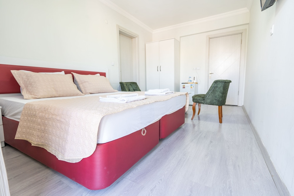 Double Room - Photo 7