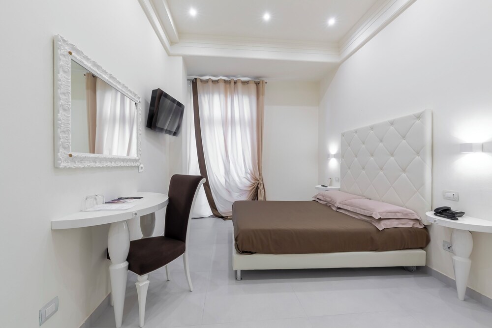 Economy Double Room - Photo 8