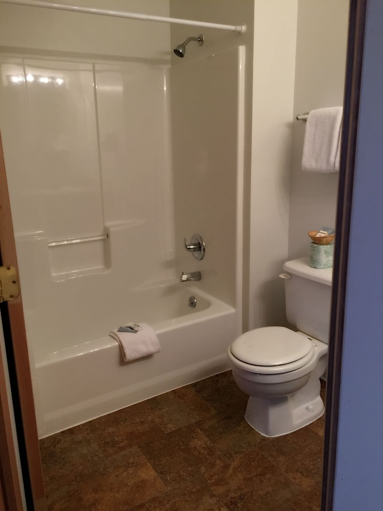 Room, 2 Queen Beds (1 Queen and 1 Double Bed) photo 3