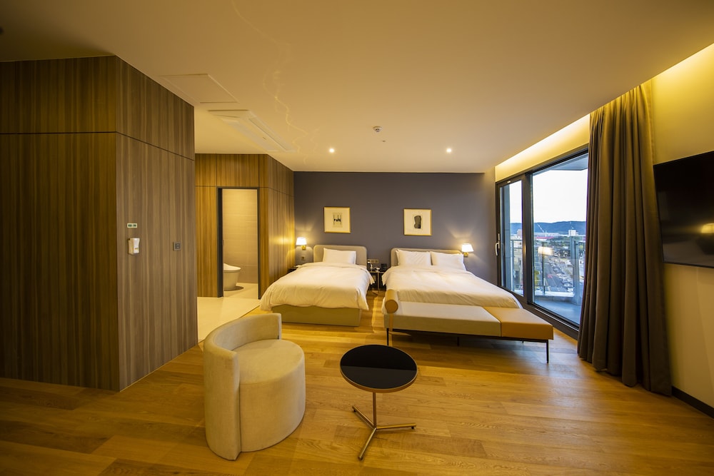 Royal Suite - Photo 9