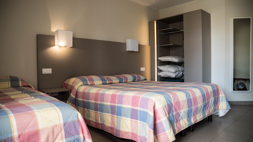 Deluxe Triple Room photo 2