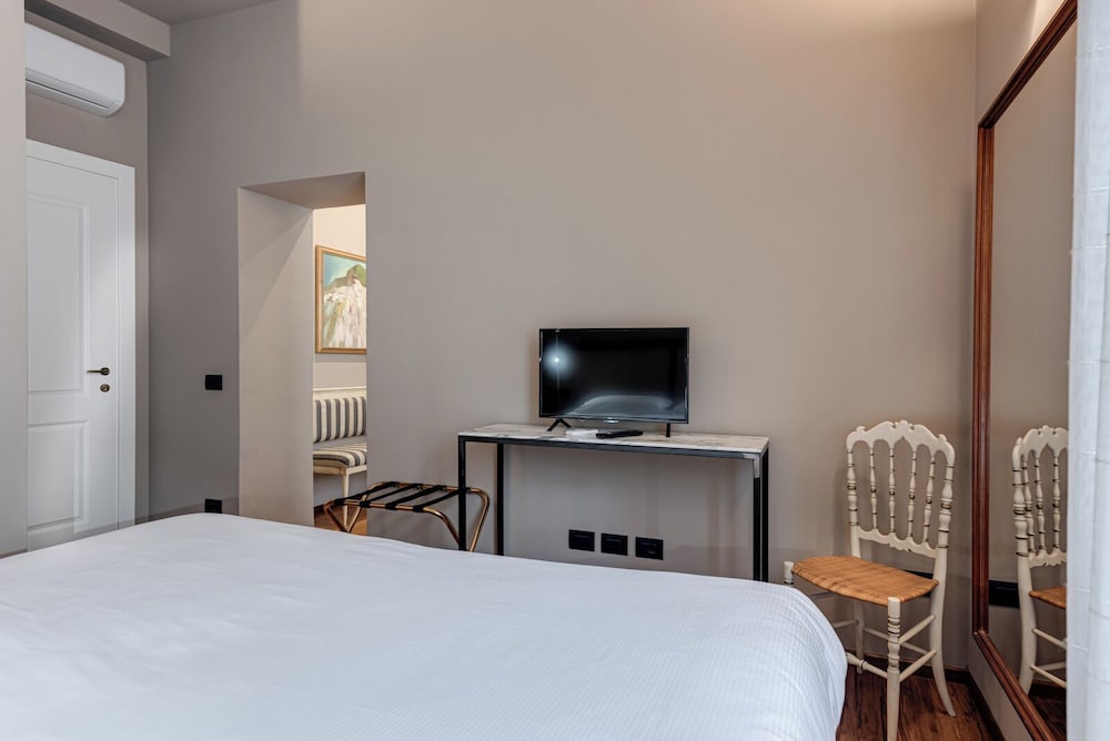 City Room photo 2