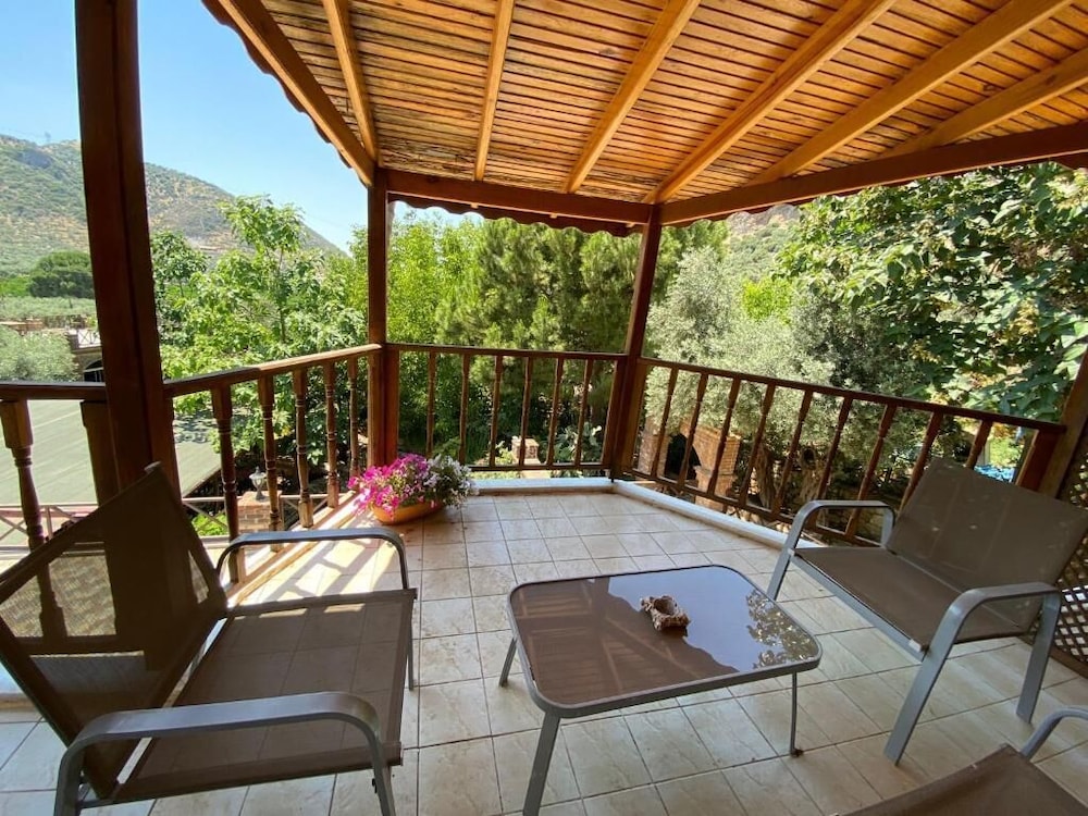 Deluxe Triple Room, Mountain View photo 3
