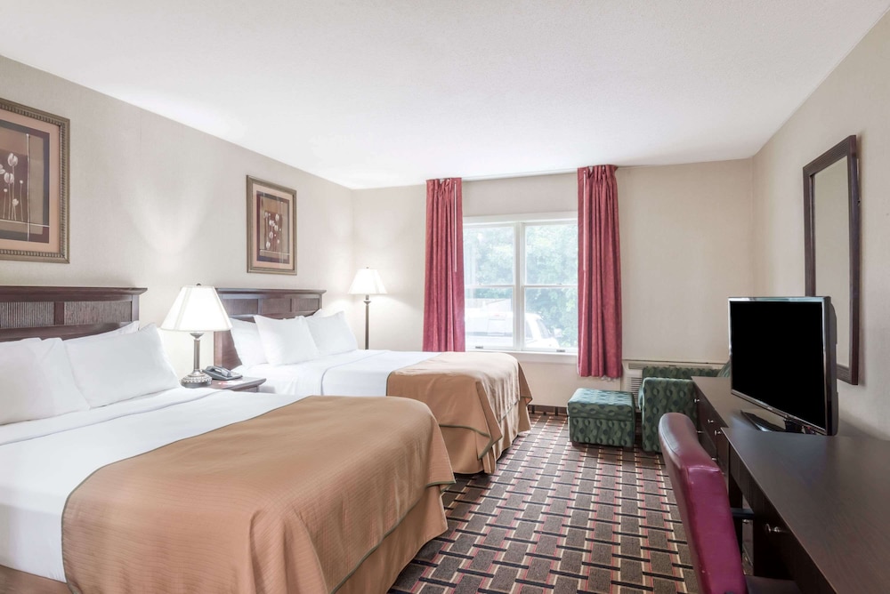 Suite, Multiple Beds, Non Smoking photo 1