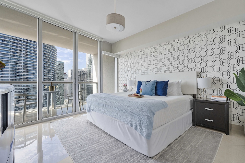 Boutique Apart, 1 King & Sofa Bed, Sauna, River/City Views, Balcony2603 thumbnail 6