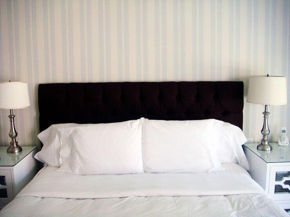 Standard Room, 1 King Bed photo 1