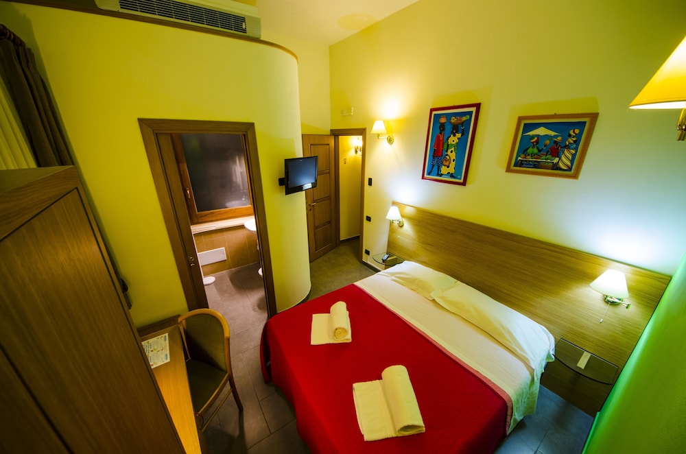 Standard Double or Twin Room photo 3