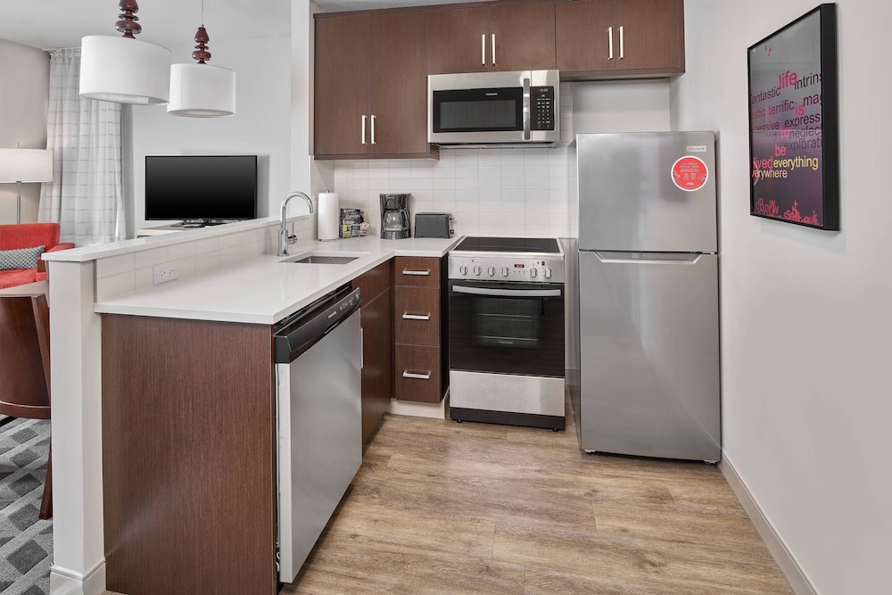 Suite, 1 Bedroom - Photo 2