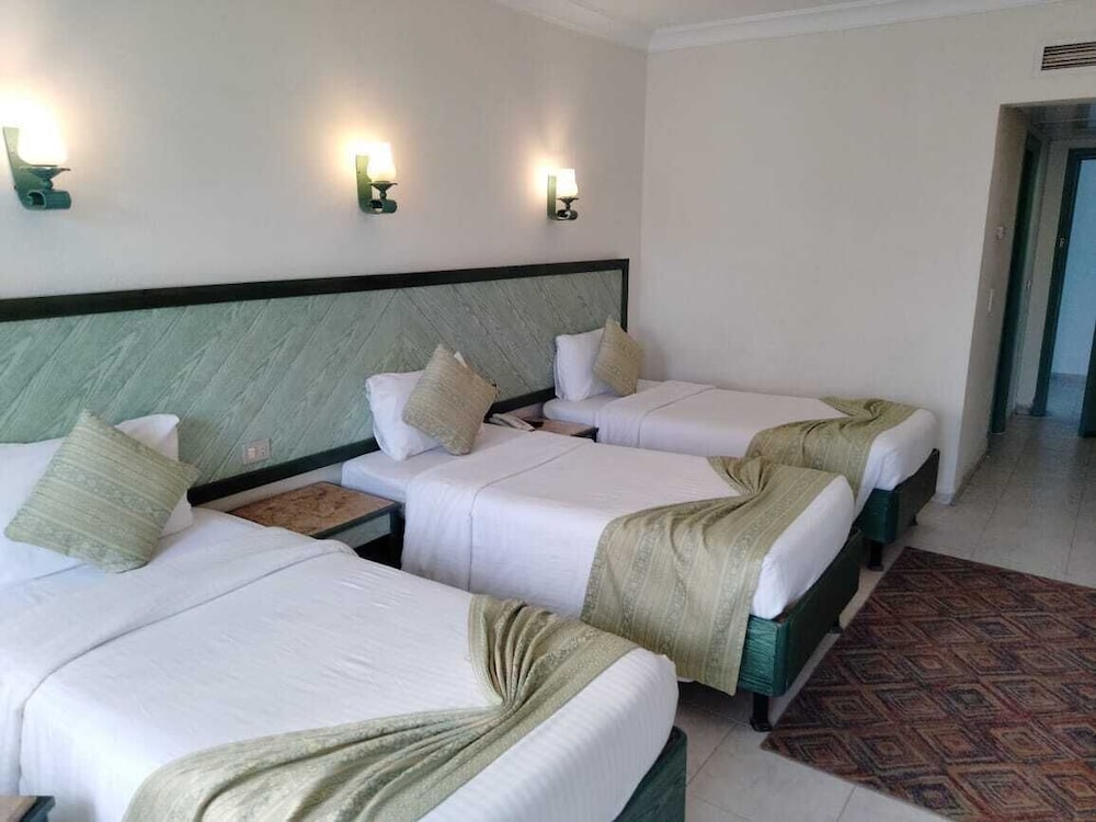Premium Triple Room, Pool View photo 2