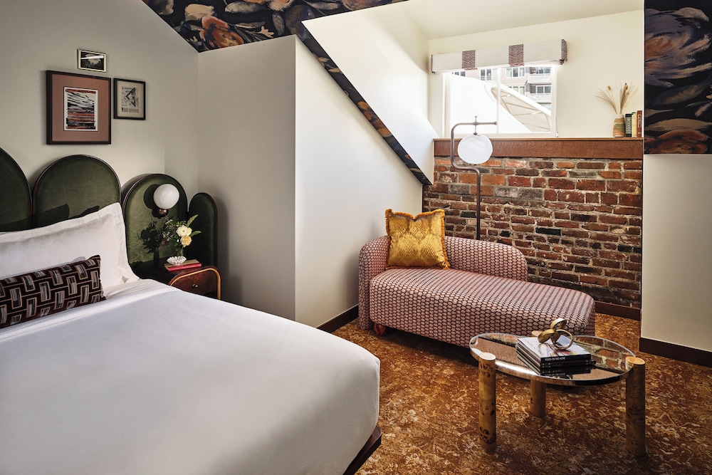 Room, 1 King Bed (Superior Loft)