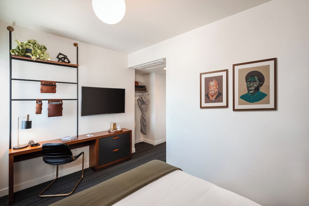 Superior Room, 1 King Bed, Accessible, City View - Photo 3