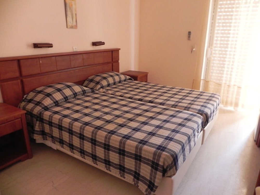 Standard Twin Room - Photo 4