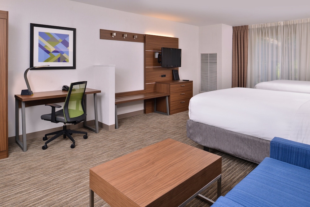 Suite, Multiple Beds (Living Area) - Photo 2