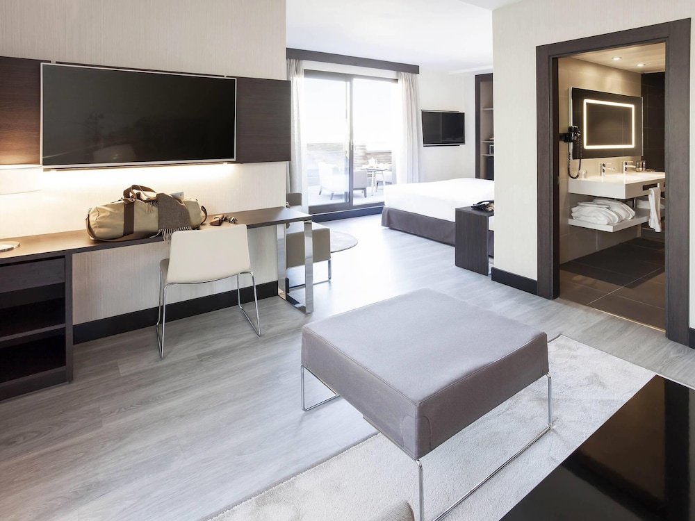 Superior Suite, 1 King Bed with Sofa bed