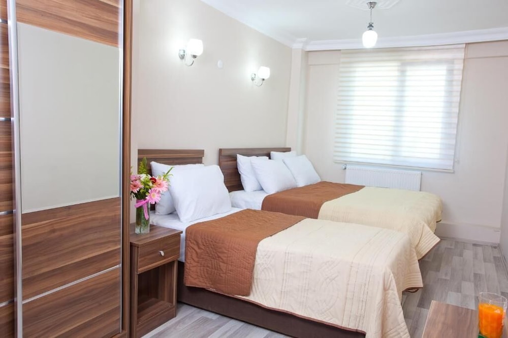 Deluxe Triple Room photo 2