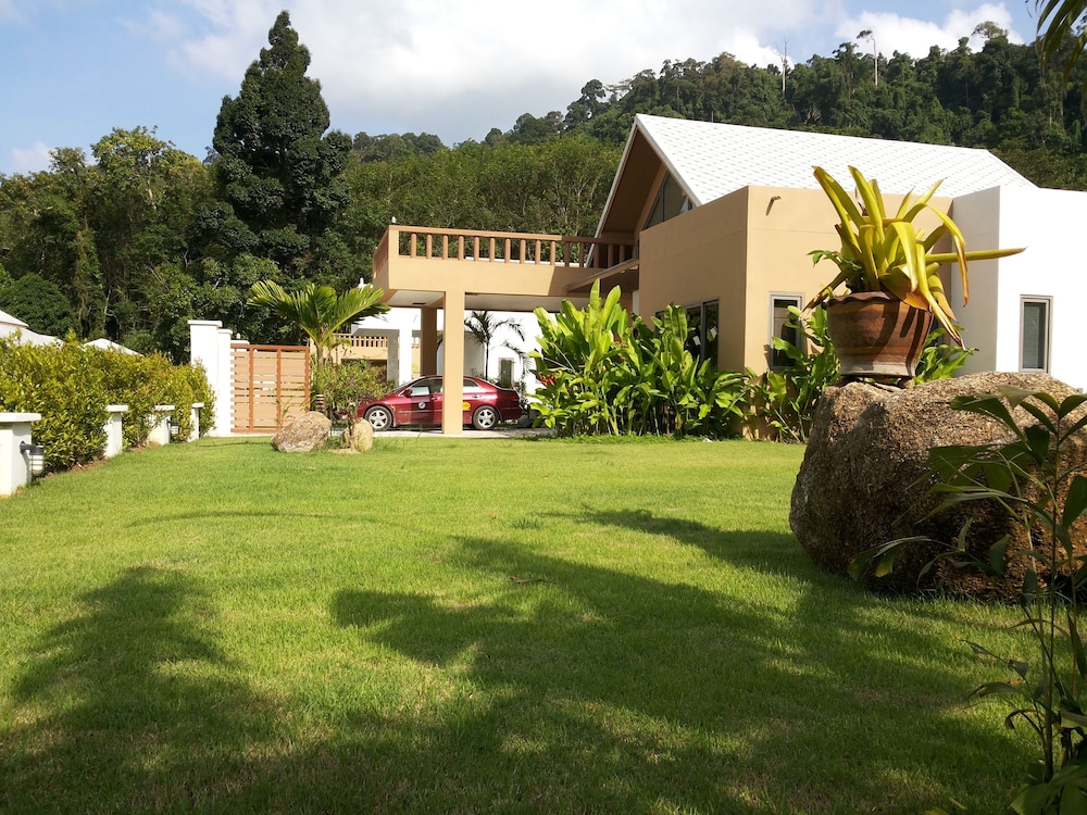 Pool Villa 3 Bedroom Mountain View