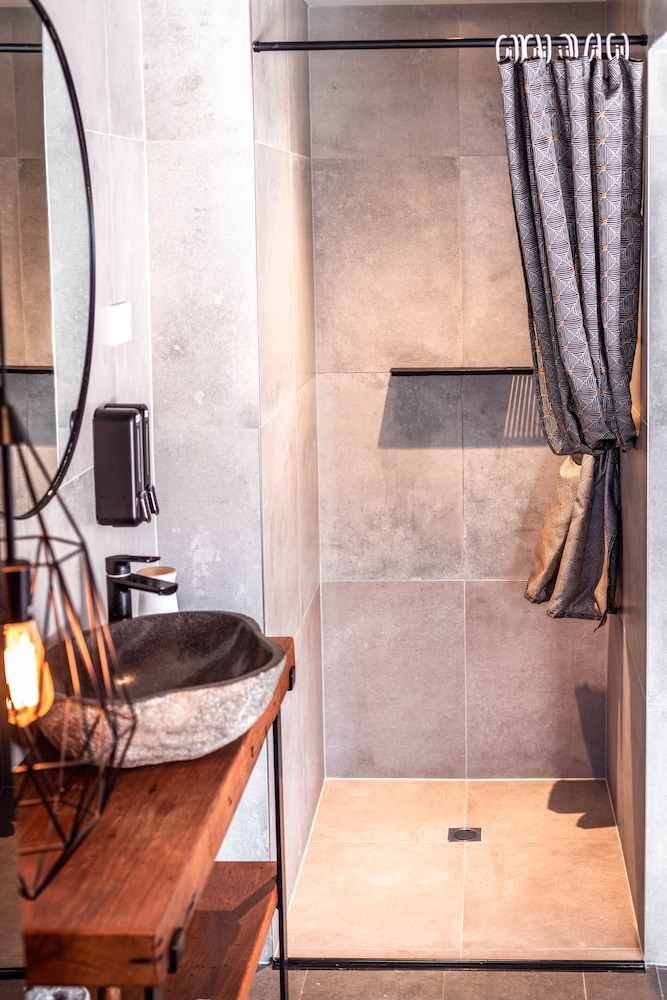 King Suite - Photo 3