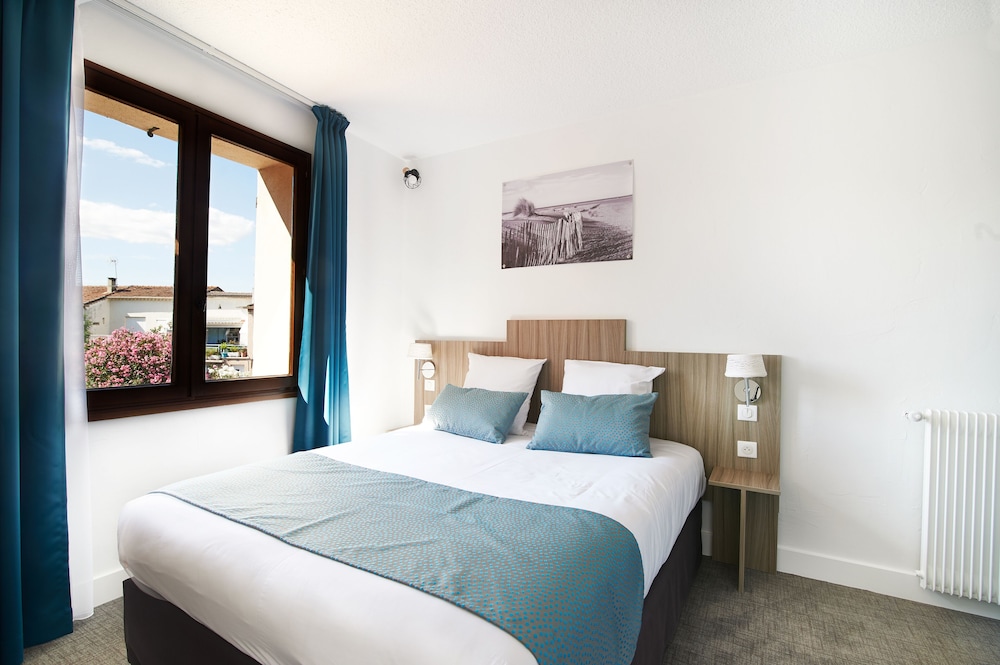 Classic Double Room, 1 Queen Bed, Garden View photo 2