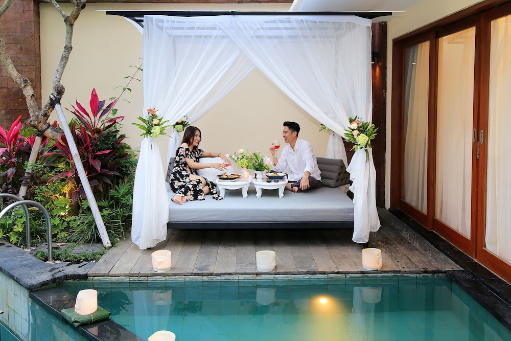 1 Bedroom Villa with Balcony Pool View - Photo 10