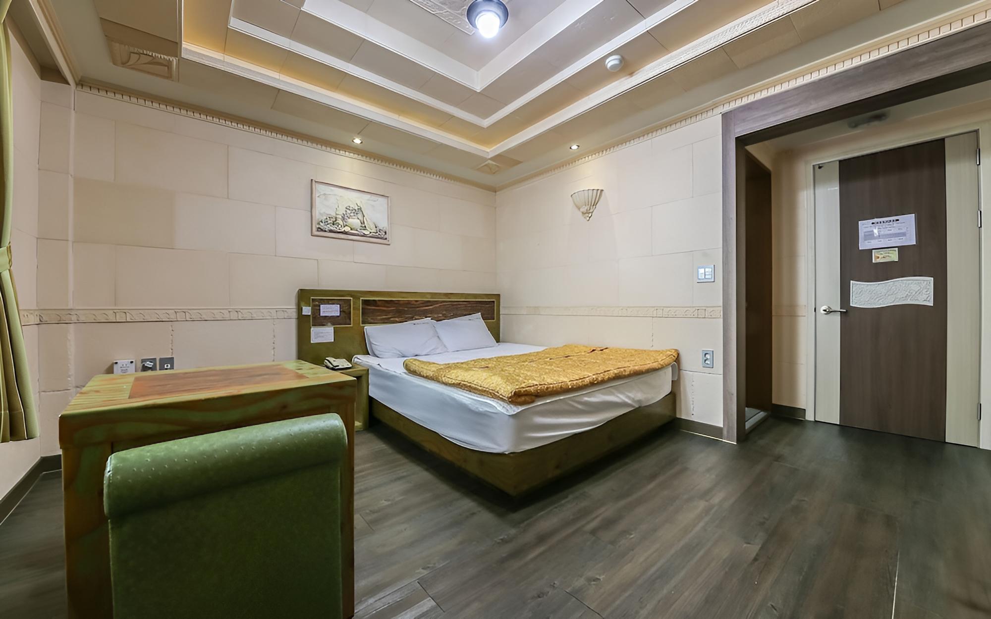 Room (Special room (healthy loess room)) - Photo 9