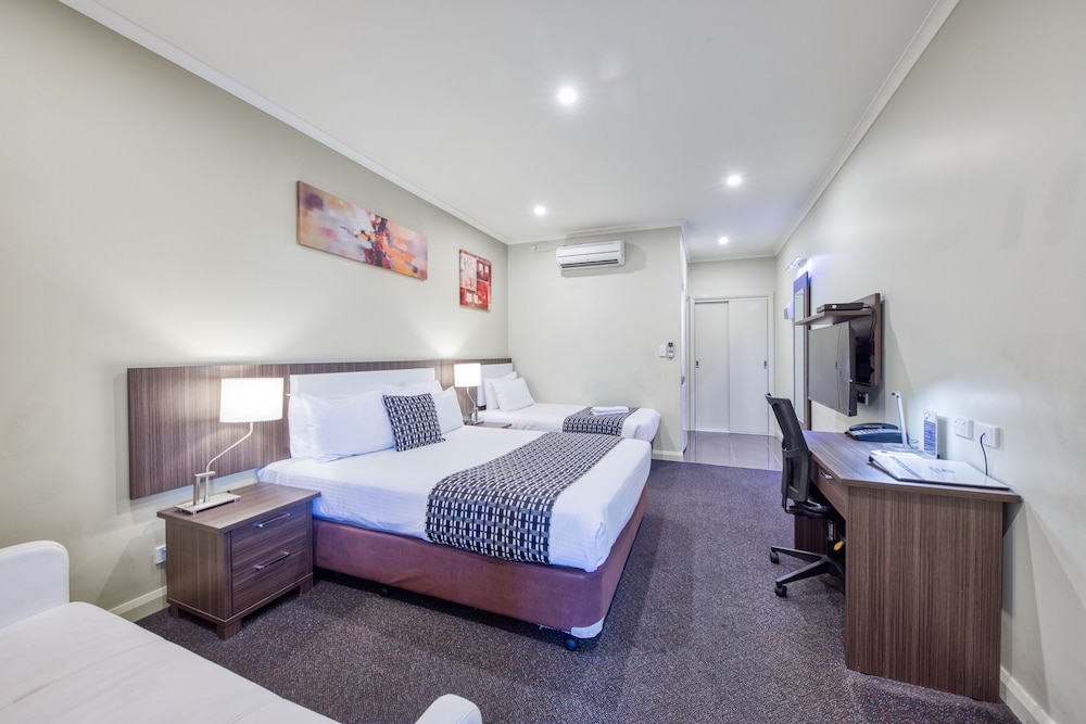 Superior Twin Room - 7 days Getaway Parking Package - Photo 1