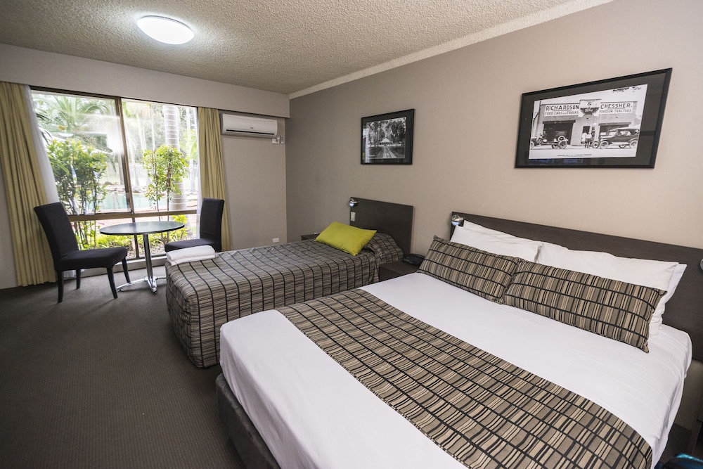 Deluxe Room, 1 Queen Bed - Photo 8