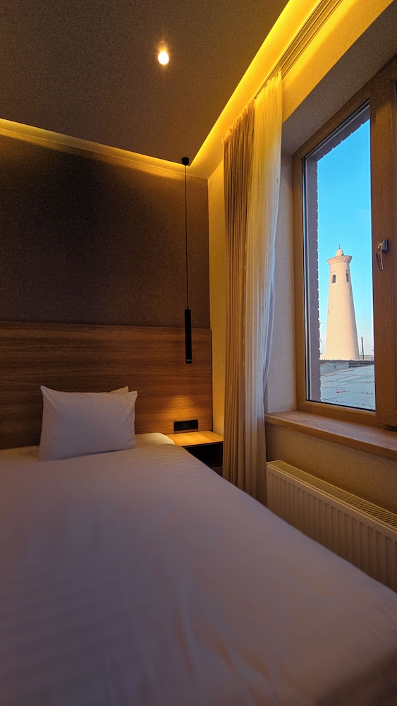 Deluxe Double or Twin Room, City View photo 3