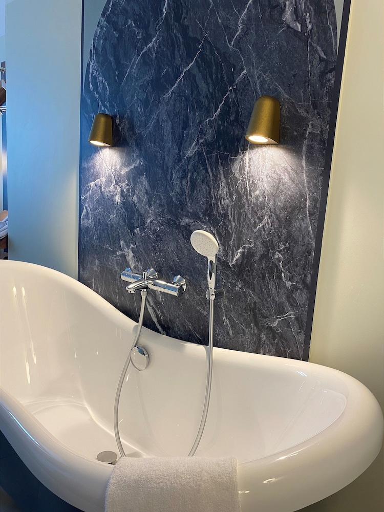Privilege Double Room with Bathtub photo 2