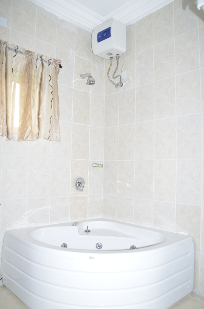 Residency executive suite photo 2
