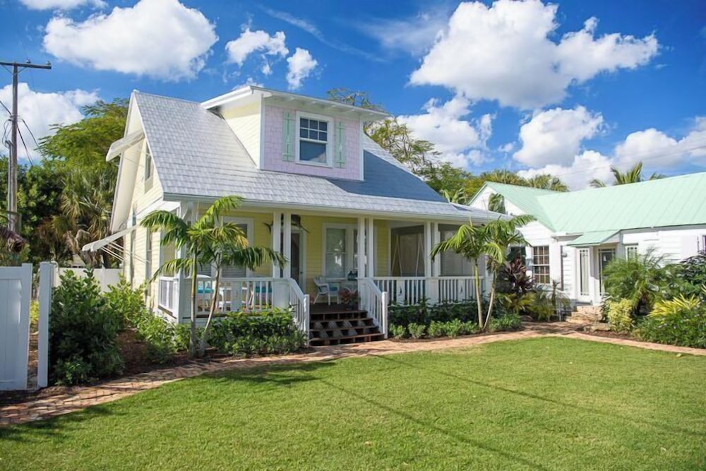 Enchanted Cottage, 2 Bedrooms, 2 Bathrooms